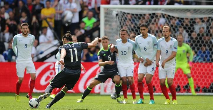 Gareth Bale to urobil znovu! Po Kozáčikovi nachytal aj brankára Anglicka Harta! (VIDEO)