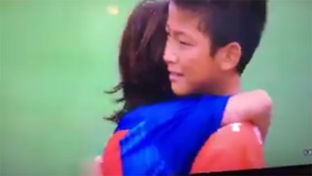 Krásne gesto mladých futbalistov Barcelony. Po výhre takto utešovali smutných súperov! (VIDEO)