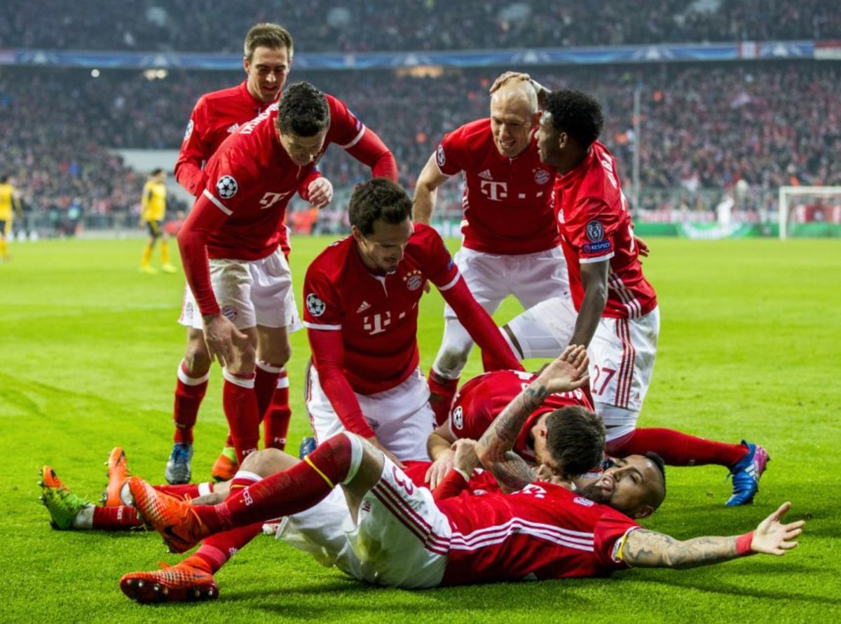 Bayern Mníchov v neuveriteľnom zápase troma gólmi zo záveru rozhodol o triumfe nad Lipskom v pomere 5:4! (VIDEO)