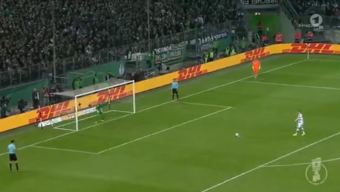 Tréner Mönchengladbachu nášmu mladému Bénesovi verí: V semifinále nemeckého pohára ho poslal na penaltu! (VIDEO)
