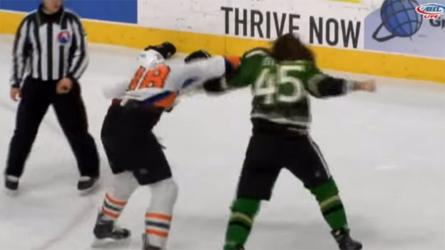 Parádna bitka v AHL: Hráči fariem išli ako stroje! (VIDEO)