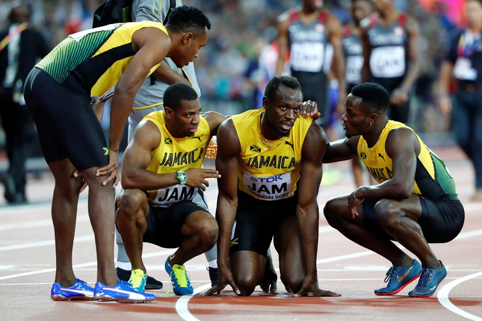 Usain Bolt na MS v Londýne ukončil kariéru najhorším možným spôsobom. Vo finále štafiet sa bolestivo zranil a nedokončil! (VIDEO)