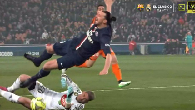 Nebezpečný sklz brankára Lorientu na Ibrahimoviča