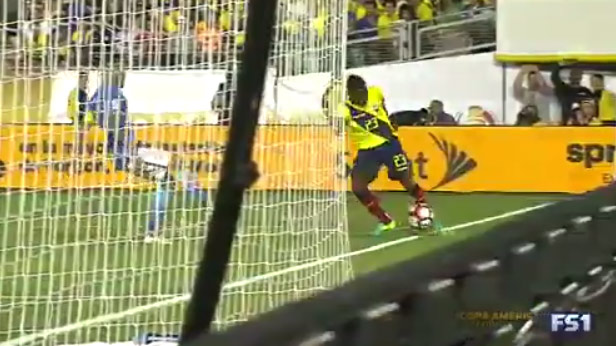 Ekvádor mohol šokovať Brazíliu na Copa America, rozhodca im však tento kuriózny gól neuznal! (VIDEO)