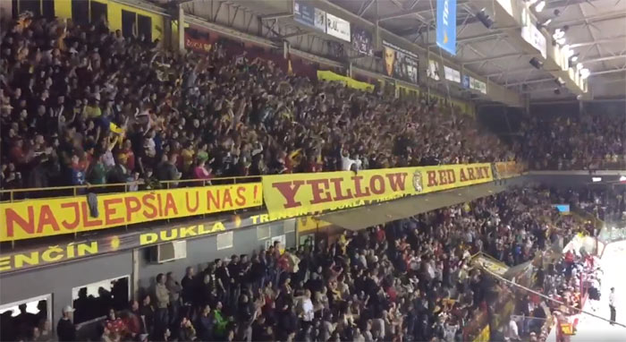 Štadión v Trenčíne takmer padol: 6 tisíc fanúšikov oslavuje vyrovnávajúci gól minútu pre koncom! (VIDEO)