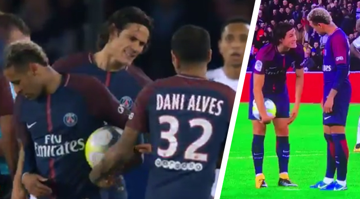 Dlho im to nevydržalo: Cavani sa hádal s Neymarom pri zahrávaní penalty a aj priameho kopu. Nakoniec zakročil Dani Alves! (VIDEO)