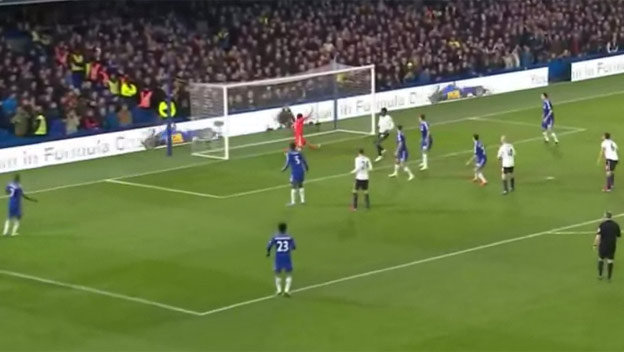 Petr Čech predviedol úžasný reflex v zápase proti Evertonu