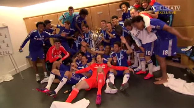 Zábery z osláv titulu v Premier League zo šatne Chelsea