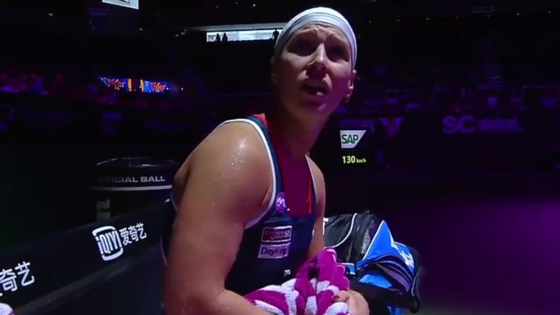Dominika Cibulková sa počas zápasu tak sústredila na každú výmenu, že zabudla aký je stav! (VIDEO)