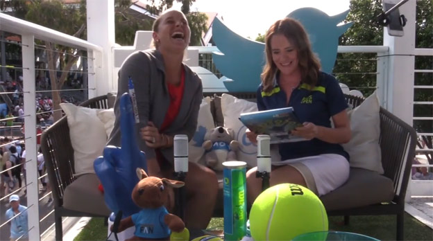 Dominika Cibulková sa počas Australian Open snaží naučiť moderátorku po slovensky! (VIDEO)