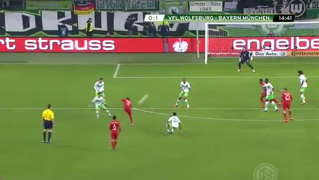 Douglas Costa a jeho bomba v pohárovom zápase s Wolfsburgom!