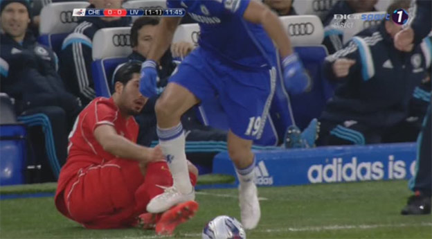 Zákerák Costa úmyselne stupil hráčovi Liverpoolu na nohu, Škrtel to riešil s Mourinhom!