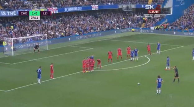 David Luiz a jeho exkluzívny priamy kop proti Leicestru do spojnice, to mal byť gól! (VIDEO)