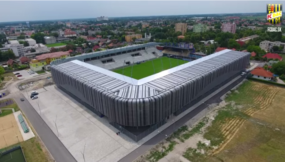 V Dunajskej Streda rastie štadión ako z vody. Pozrite si najnovšie úžasné letecké zábery! (VIDEO)