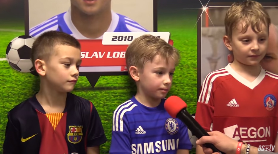 Malé talenty AS Trenčín odpovedajú na otázky: Kto má viac peňazí, Messi alebo Lobotka? (VIDEO)
