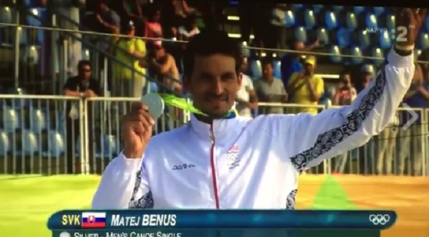 Krásne zábery: Matej Beňuš si preberá striebornú medailu a vracia sa do slovenského domu! (VIDEO)