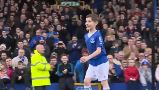 9-ročný fanúšik s mozgovou obrnou si splnil sen! Dal gól za svoj obľúbený Everton! (VIDEO)
