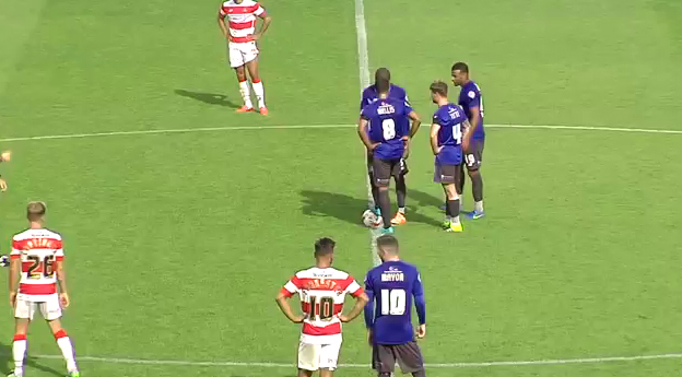 Krásne gesto Fair-play: Futbalisti Doncasteru sa rozhodli zachovať čestne a venovali súperovi gól! (VIDEO)