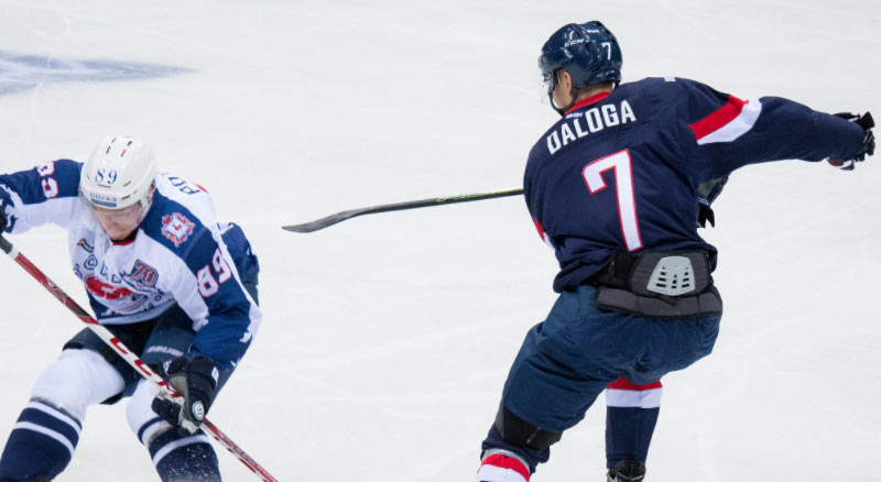 Slovan Bratislava opúšťa elitný obranca Marek Ďaloga. Zostáva však v KHL!