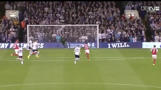 Mathieu Flamini krásnou strelou z prvej rozhodol o výhre Arsenalu nad Tottenhamom (VIDEO)