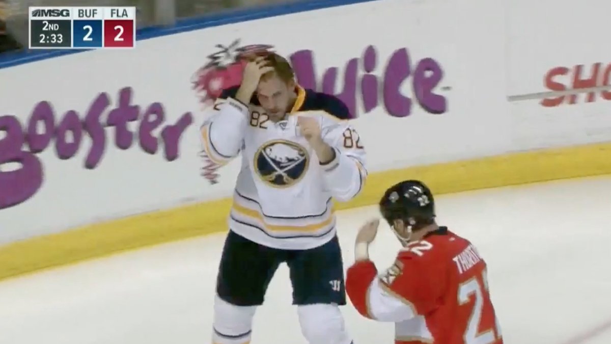 Bitka z NHL, ktorá stojí za pozretie: Foligno si počas pästného súboja upravoval účes! (VIDEO)