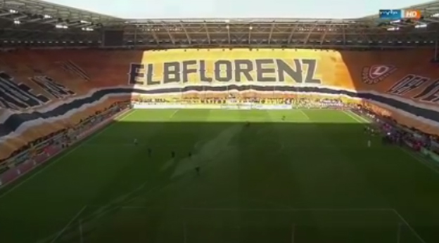 Toto nezažijete nikde na svete: Fanúšikovia v 3. lige v Nemecku zakryli celý štadión choreom! (VIDEO)