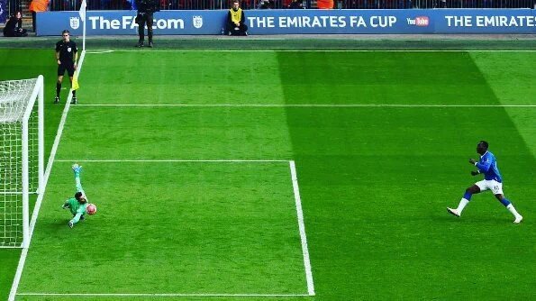 Fantastický zákrok Davida de Geu pri penalte Evertonu v semifinále FA Cupu! (VIDEO)