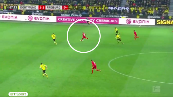 Gól roka v Bundeslige? Útočník Freiburgu fantasticky preloboval brankára Dortmundu zo 40-tich metrov! (VIDEO)