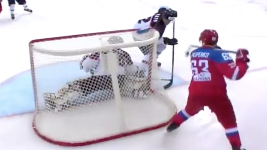 Mladý Rus strelil na zimnej univerziáde fantastický gól spoza bránky a la Granlund! (VIDEO)