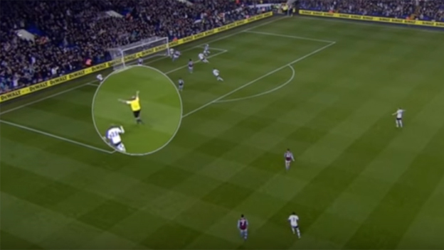 Rozhodca oslavoval gól Tottenhamu proti Aston Ville! (VIDEO)