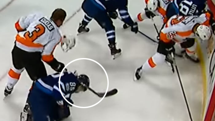 Radkovi Gudasovi znovu preplo v NHL. Zákerne sekol súpera do hlavy, okamžite dostal trest do konca zápasu! (VIDEO)