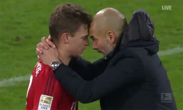 Guardiola jednoducho vie ako na hráčov. Pozrite si jeho zaujímavú debatu s mladíkom po remíze s Dortmundom (VIDEO)