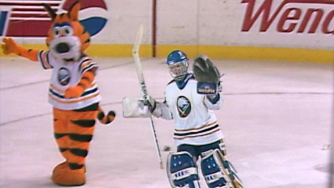 Presne 23 rokov dozadu: Dominik Hašek vychytal v Play-Off NHL shutout po 70-tich zákrokoch! (VIDEO)