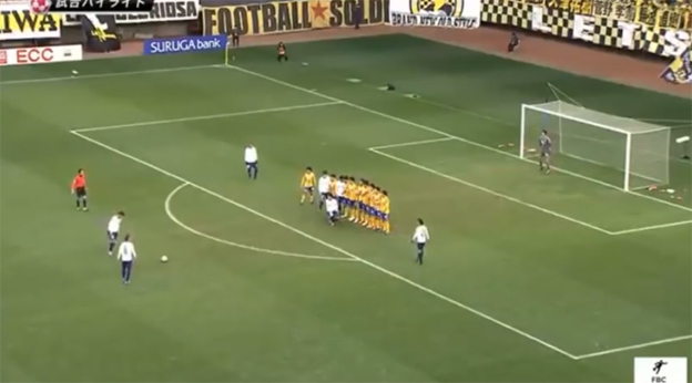 Tak tomu sa už povie hetrik! Brazílčan strelil v jednom zápase 3 góly z priamych kopov! (VIDEO)