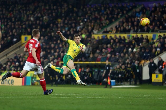 Futbalista Norwichu a jeho exkluzívny gól z voleja v druhej anglickej lige! (VIDEO)