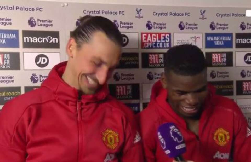 Zlatan opäť perlil: Počas rozhovoru mal odovzdať Pogbovi cenu pre muža zápasu, chcel ju však on! (VIDEO)