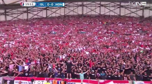 Fantastická atmosféra, o ktorú sa postarali fanúšikovia Maďarska a Islandu! (VIDEO)