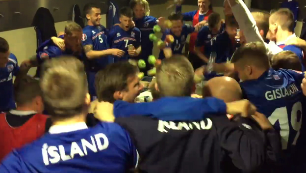 Totálne šialenstvo v kabíne Islandu po víťazstve v Holandsku (VIDEO)