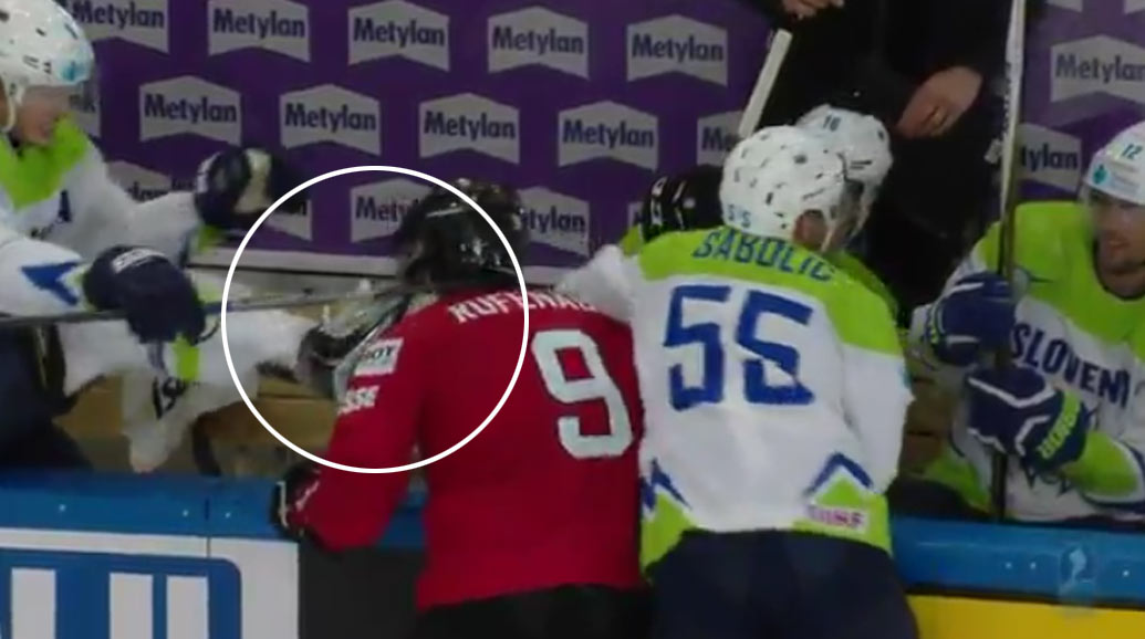 Žiga Jeglič dostal trest na 2 zápasy. Švajčiarovi takto korčuľou takmer podrezal krk! (VIDEO)