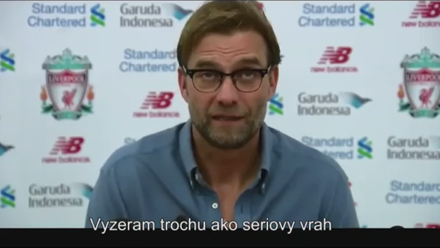 Jürgen Klopp znovu perlil na tlačovke: V nových okuliaroch vyzerám ako sériový vrah! (VIDEO + TITULKY)