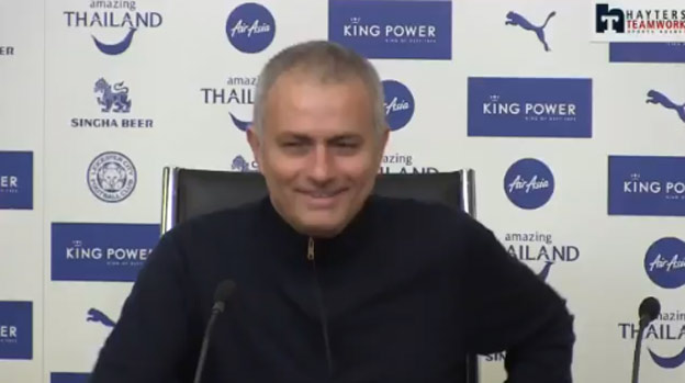 Mourinho pobavil na dnešnej tlačovke po triumfe v Leicestri: Na tejto stoličke som naposledy sedel, keď ma vyhodili! (VIDEO)