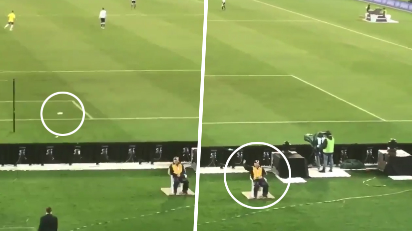 Usporiadateľ chytil počas zápasu Brazílie s Argentínou letiace papierové lietadielko. Fanúšikovia ho odmenili obrovským potleskom! (VIDEO)