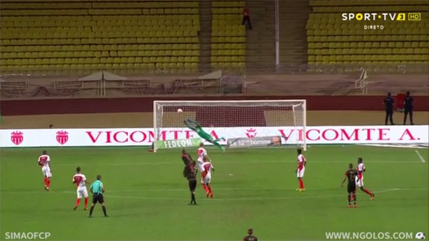 Fantastický volej futbalistu Guingampu do siete Monaka v prvom kole francúzskej ligy! (VIDEO)
