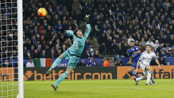 Riyad Mahrez a jeho krásny gól do siete Chelsea, ktorým zvyšoval na 2:0 pre Leicester (VIDEO)