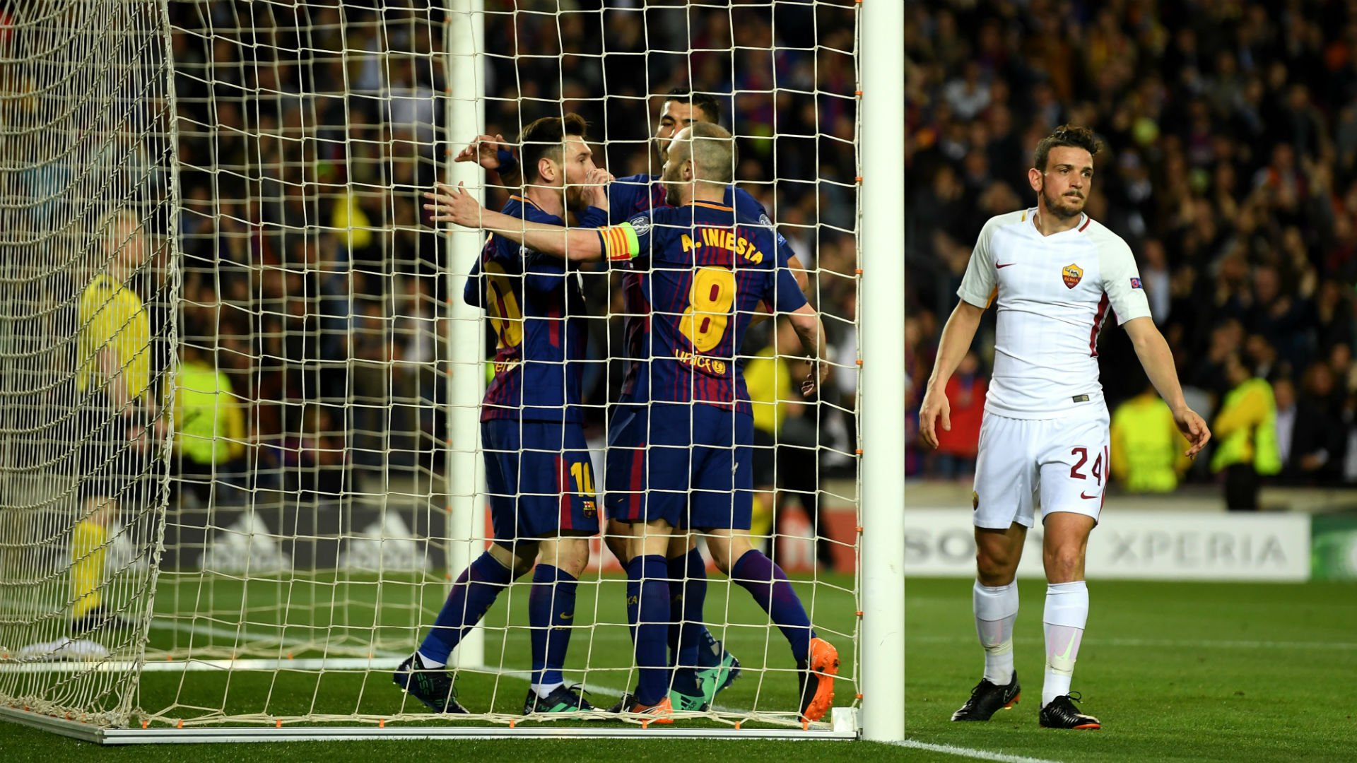 Keď sa darí, tak sa darí: AS Rím si proti Barcelone dal dva kuriózne vlastné góly! (VIDEO)