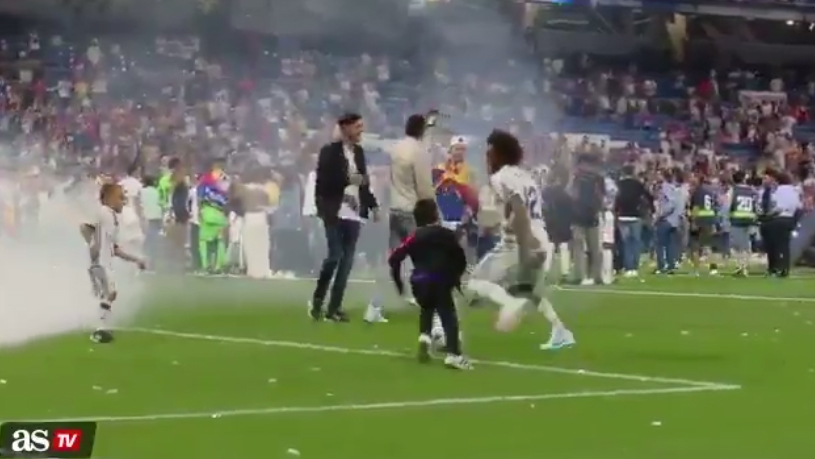 Marcelo hral počas osláv futbal s deťmi. Ronaldov syn ho chcel zostreliť sklzom! (VIDEO)