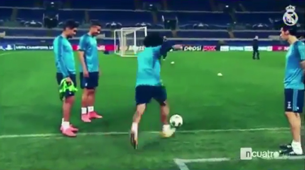 Marcelo a jeho gól z nemožného uhlu na tréningu Realu Madrid (VIDEO)