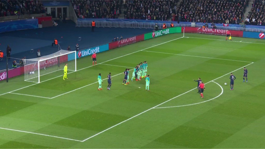 Barcelona prehráva s PSG po parádnom priamom kope Ángela Di Maríu! (VIDEO)