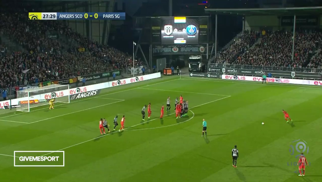 Angel Di María a jeho nechytateľný gól z priameho kopu v zápase PSG s Angers! (VIDEO)