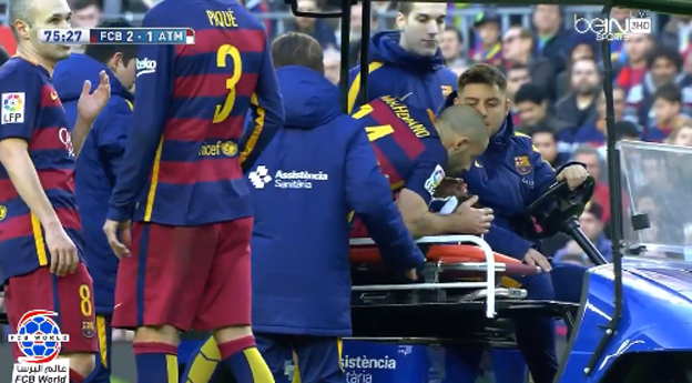 Mascherano krásnym gestom podporil vážne zraneného súpera z Atletica Madrid (VIDEO)